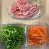 ピーマンとにんじんの豚マヨしょうゆ炒めの工程1
