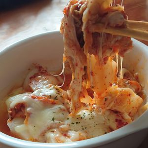 まゆのの作ってみた!投稿(材料4つで！﻿旨辛キムチーズ餅﻿)