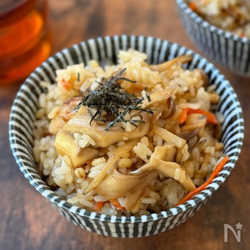 きのこたっぷり!【まいたけとしめじの混ぜ込みご飯】