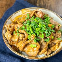 【絶品！豚丼】甘辛だれでご飯が止まらない！