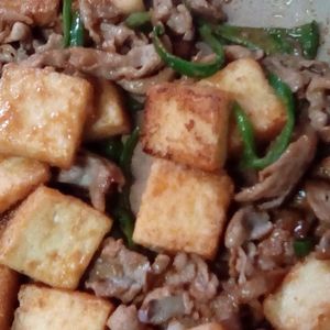 鶏皮坊主の作ってみた!投稿(ご飯おかわり♡豚こまと厚揚げピーマンのごま味噌炒め☆節約絶品)
