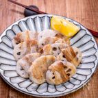 レモンをギュッと絞って「豚バラ蓮根巻き焼き」
