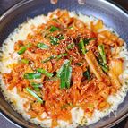 【チーズまみれ♡豚バラとマロニーのトマキム炒め】食卓へどーん