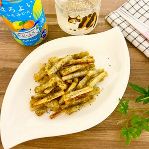 のりのり🐾🎀🤍の作ってみた!投稿(【スパイシーチーズカレーごぼう】ビールに最高！手が止まらない)