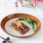 牛肉の西京焼き　ごぼうチップスのせ