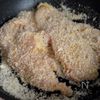 鶏むね肉で節約絶品♪簡単ソースで味変も♡ミラノ風カツレツの工程2