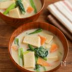 栄養満点◎高野豆腐と小松菜の豆乳みそ汁