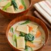 栄養満点◎高野豆腐と小松菜の豆乳みそ汁