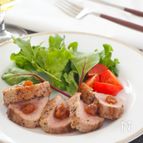 まるでお肉なしっとり食感！まぐろの冷製ステーキ　梅ソース