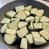 ごはんにのせたい！【なすと豚ひき肉の甘辛味噌炒め】の工程1