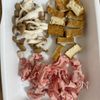 箸が進む♪【豚こま厚揚げきのこの甘酢だれ】の下準備