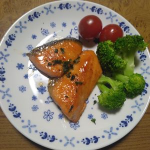 ももの作ってみた!投稿(秋鮭のコンソメレモンバターソテー)
