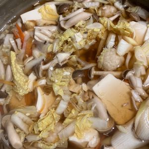 かねぴの作ってみた!投稿(【白菜ときのこのれんこんつみれ鍋】〆はたまご雑炊で♪)
