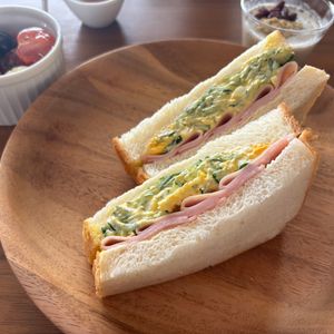 こむぎの作ってみた!投稿(10分で簡単♪レンチン卵でハムたまきゅうりサンド)
