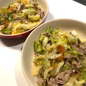 しーちゃんの作ってみた!投稿(お弁当屋さんの肉野菜炒め【#ほっと◯っと風 #野菜たっぷり】)