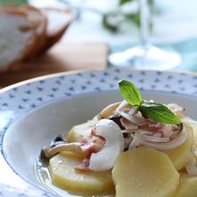 材料加えて煮込むだけ！簡単♪じゃがいもの白ワイン煮