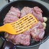トマトソースたっぷりなガーリック風味のチキンソテーの工程2