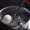 白いのに味しみしみ！やみつきになる「白い味玉」の工程2