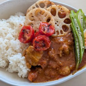 ともの作ってみた!投稿(【焼き野菜のバターチキンカレー】簡単絶品！何度もリピしたい♡)