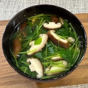 楽ラク手抜キッチン🐶🐾の作ってみた!投稿(白だしでパパっと作れる！しいたけと三つ葉のおすいもの)