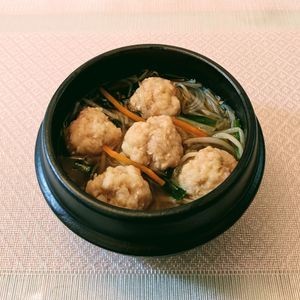 𝔂𝓾𝓶𝓲🍓の作ってみた!投稿(【ふわふわ鶏だんごのヘルシー鍋】ダイエットレシピ)