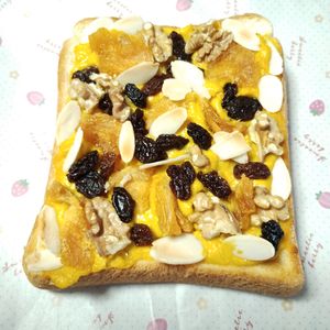 M＊Pの作ってみた!投稿(カボチャサラダとナッツ＆フルーツのお手軽デコトースト)