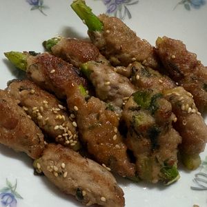 チョビの助の作ってみた!投稿(甘辛ジューシー！アスパラの合挽き肉つくね)