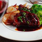 【豚肉のバルサミコ煮込み】柔らかく味わい深い豪華な一皿