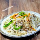 ふりふり塩こんぶで「そうめん炒め」