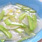 大根と絹さやの白だしあん