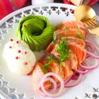 【炙りとろサーモンのご馳走マリネ】マッシュポテトアボカド添え