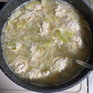 914078の作ってみた!投稿(おいしさそのまま『キャベツともやしと鶏団子の減塩ごま味噌汁』)