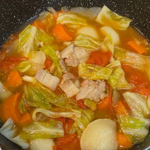 おかか昆布🍙の作ってみた!投稿(野菜が甘い♡【ごろっと野菜のポトフ風トマトスープ】洋風献立に)