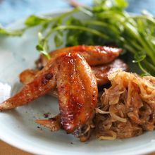 【おうち居酒屋】材料2つ♪ドレで味付け！つやつや鶏手羽グリル
