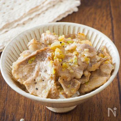 これまた危険!ご飯が進みすぎるタン塩風豚丼
