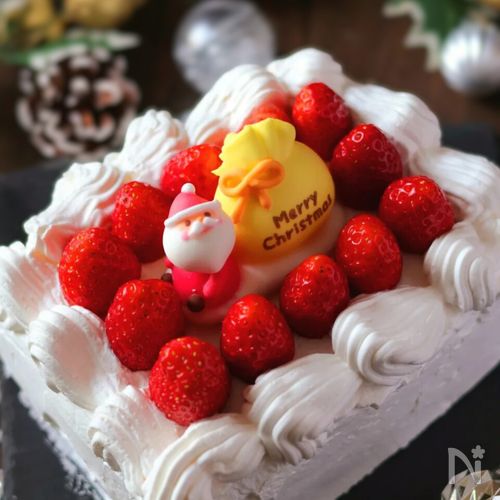 市販の菓子パンで15分!クリスマスケーキ