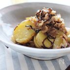 新じゃがいもと豚肉の塩コンブ炒め