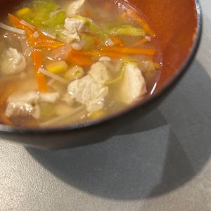 ウサちゃんの作ってみた!投稿(あったまる！千切り野菜のコンソメ味噌スープ)