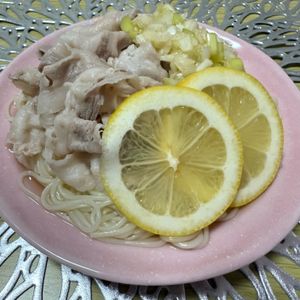 まつりかの作ってみた!投稿(ごま油香るぶっかけ！【ネギ塩レモンの豚しゃぶそうめん】)