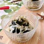 簡単副菜＊新玉ねぎとワカメの麺つゆ和え