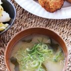 ほっこり美味しい♡お鍋で簡単♪わかめと大根のお味噌汁