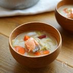 鮭と根菜の酒粕汁