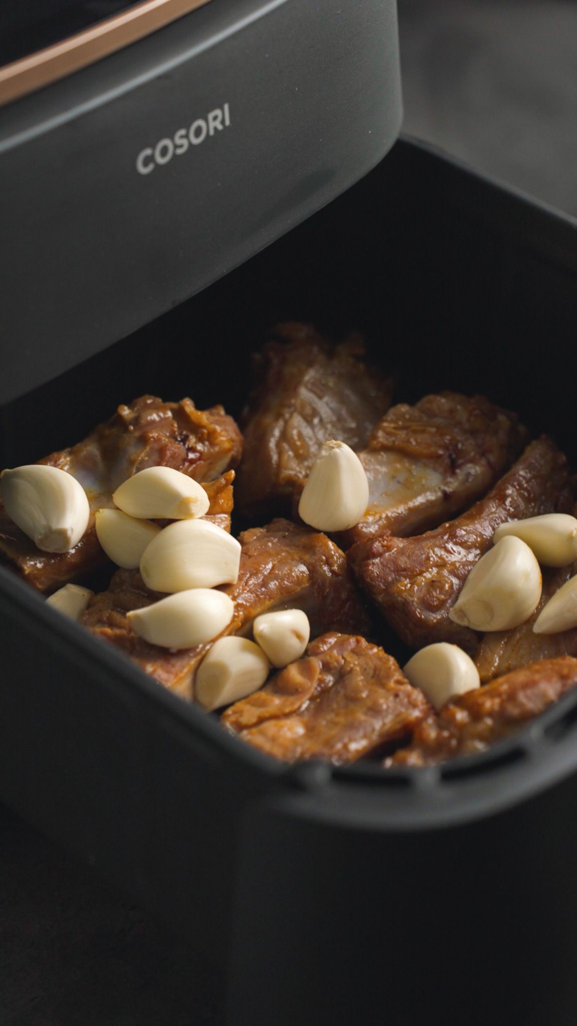 漬け込んで焼くだけ！ガーリックスペアリブ | レシピサイトNadia