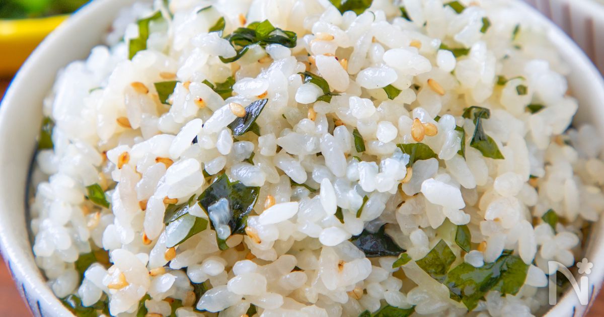 炊きたてご飯に混ぜるだけ！【わかめご飯】懐かしい給食の味