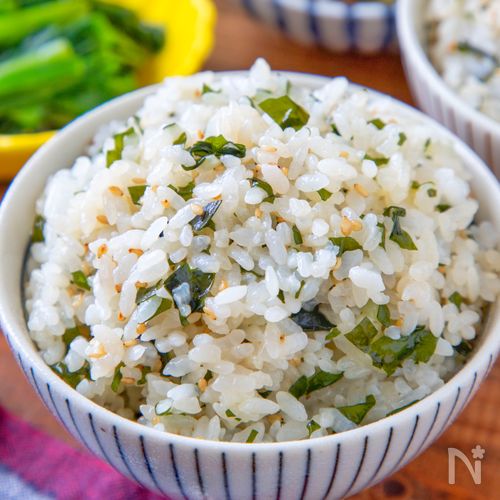 炊きたてご飯に混ぜるだけ!【わかめご飯】懐かしい給食の味