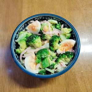 ぴんくツバメの作ってみた!投稿(ブロッコリーとハムとたまごのこくマヨサラダ)