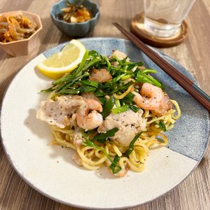 のりのり🐾🎀🤍の作ってみた!投稿(【豚肉ニラのにんにくだし焼きそば】食が進む！やみつき麺◎)