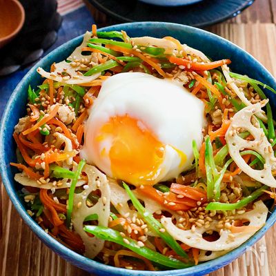 【野菜たっぷり彩りそぼろ丼】栄養満点♪お弁当にも