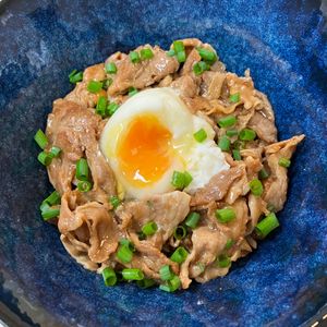 (・∀・)コロンの作ってみた!投稿(がっつり食べたい時に！特製甘うまだれの豚丼)