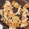 胡麻の風味が食欲そそる！超簡単【豚こまの甘辛照り胡麻】の工程1